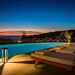 Zeus Exclusive Vila *