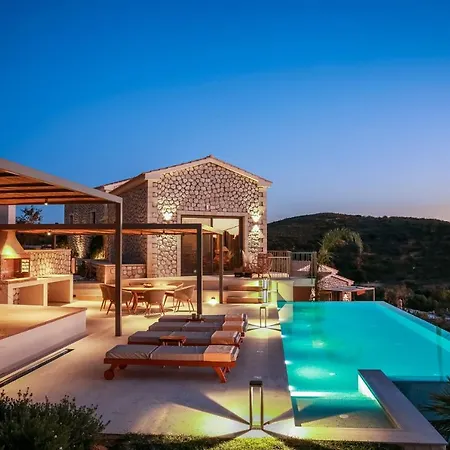 Zeus Exclusive Vila *